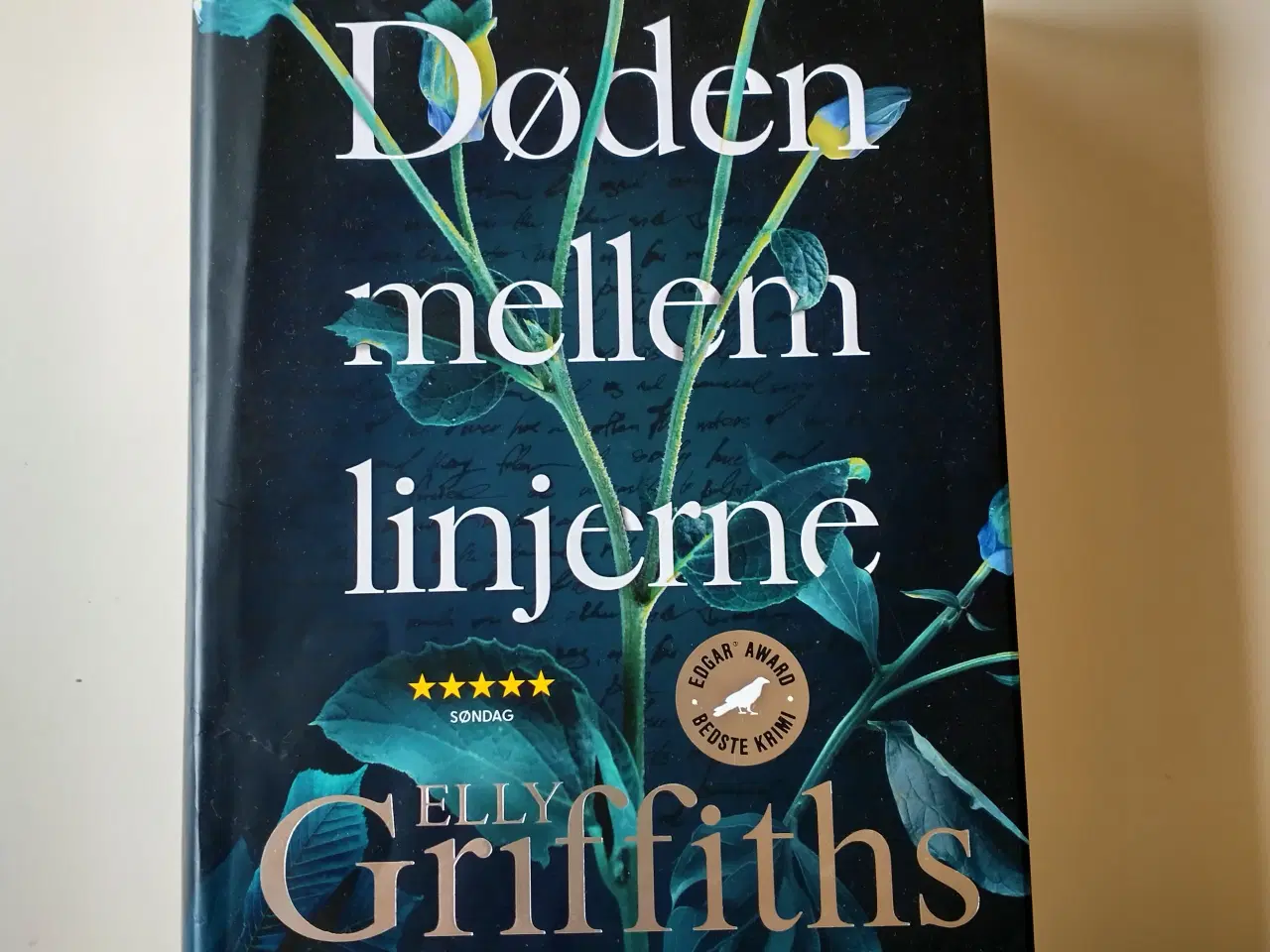 Billede 1 - Døden mellem linjerne. Af Elly Griffiths