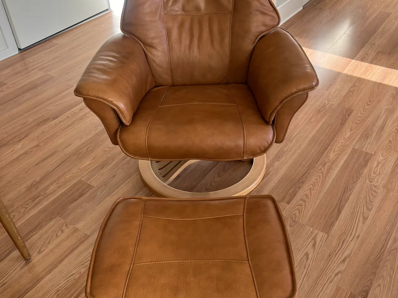 Billede 3 - Lædersofa, stol og skammel fra Hjort Knudsen