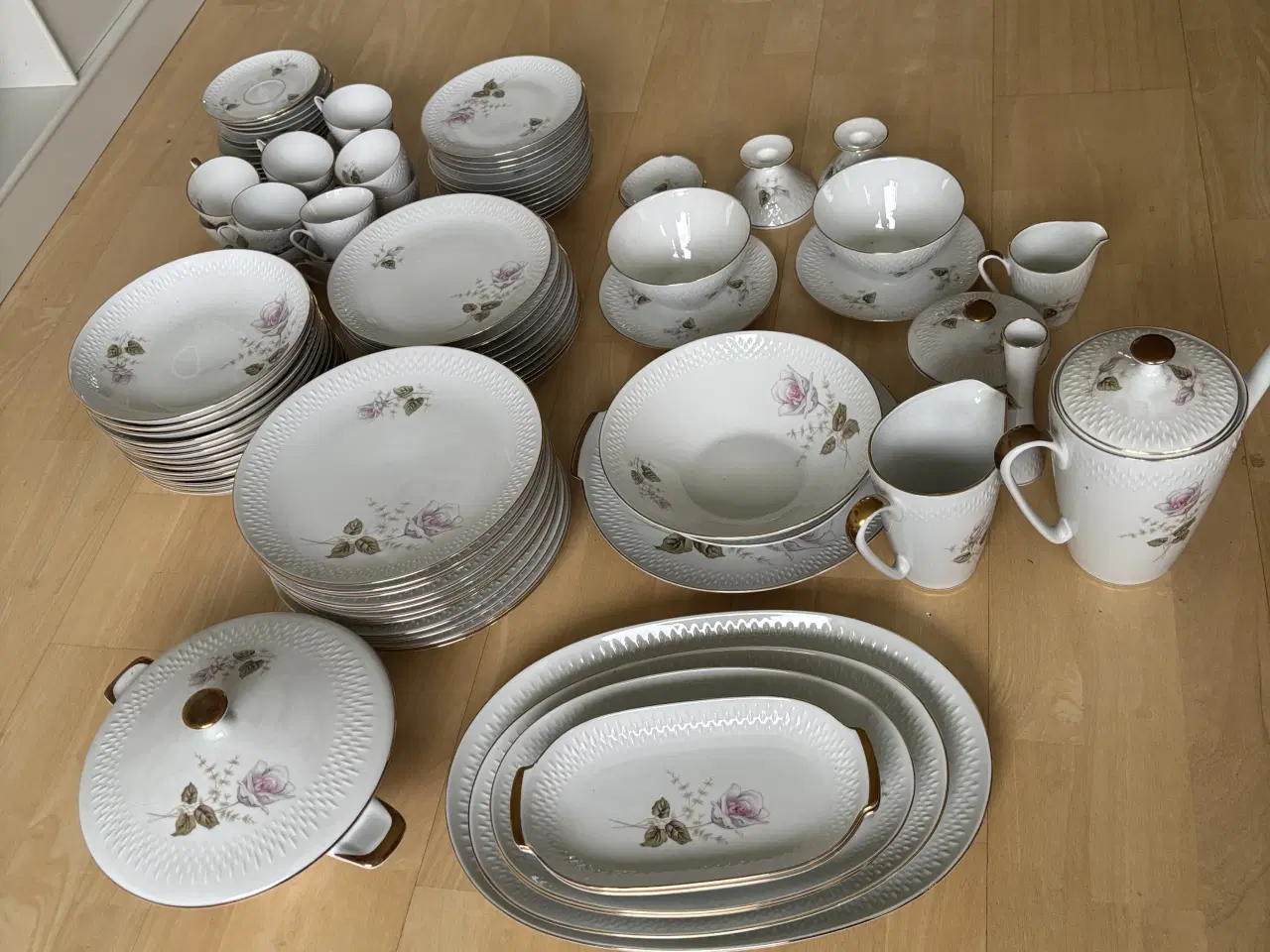 Billede 1 - Kaffe og spisestel, Bavaria Edelstein Rose