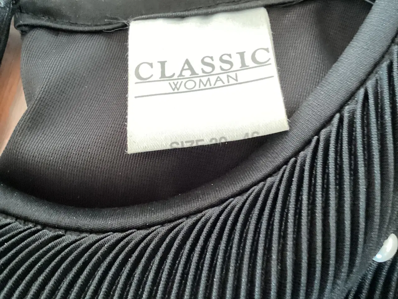 Billede 5 - Sort selskabskjole med rhinsten