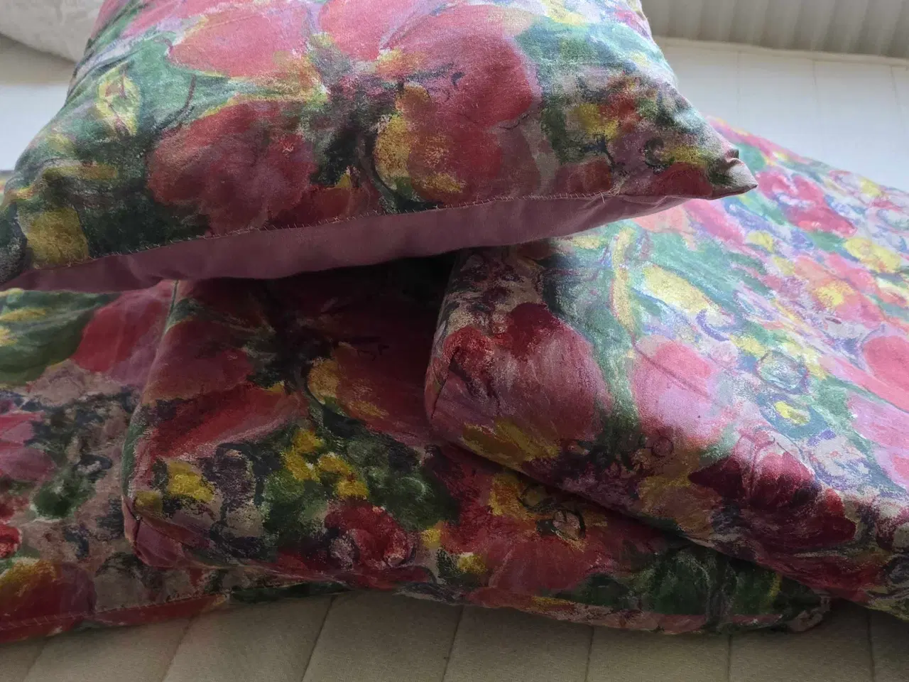 Billede 1 - Pude og 3 hynder