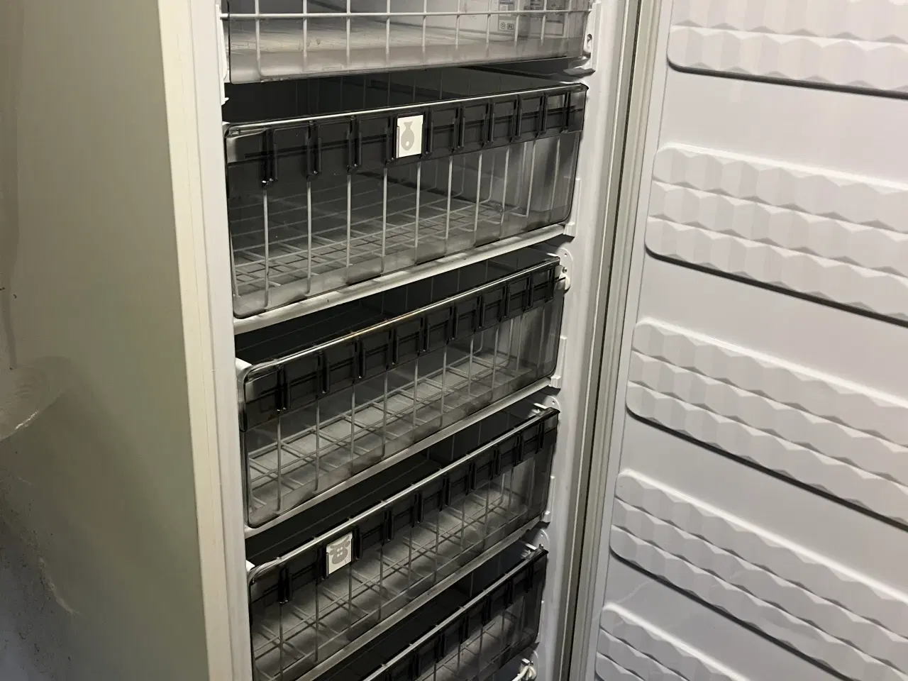 Billede 3 - Skabsfryser mærket Gram