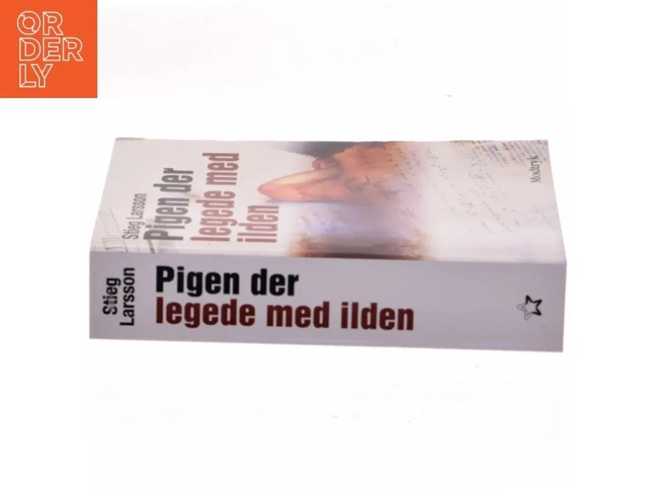 Billede 2 - Pigen der legede med ilden af Stieg Larsson (Bog)