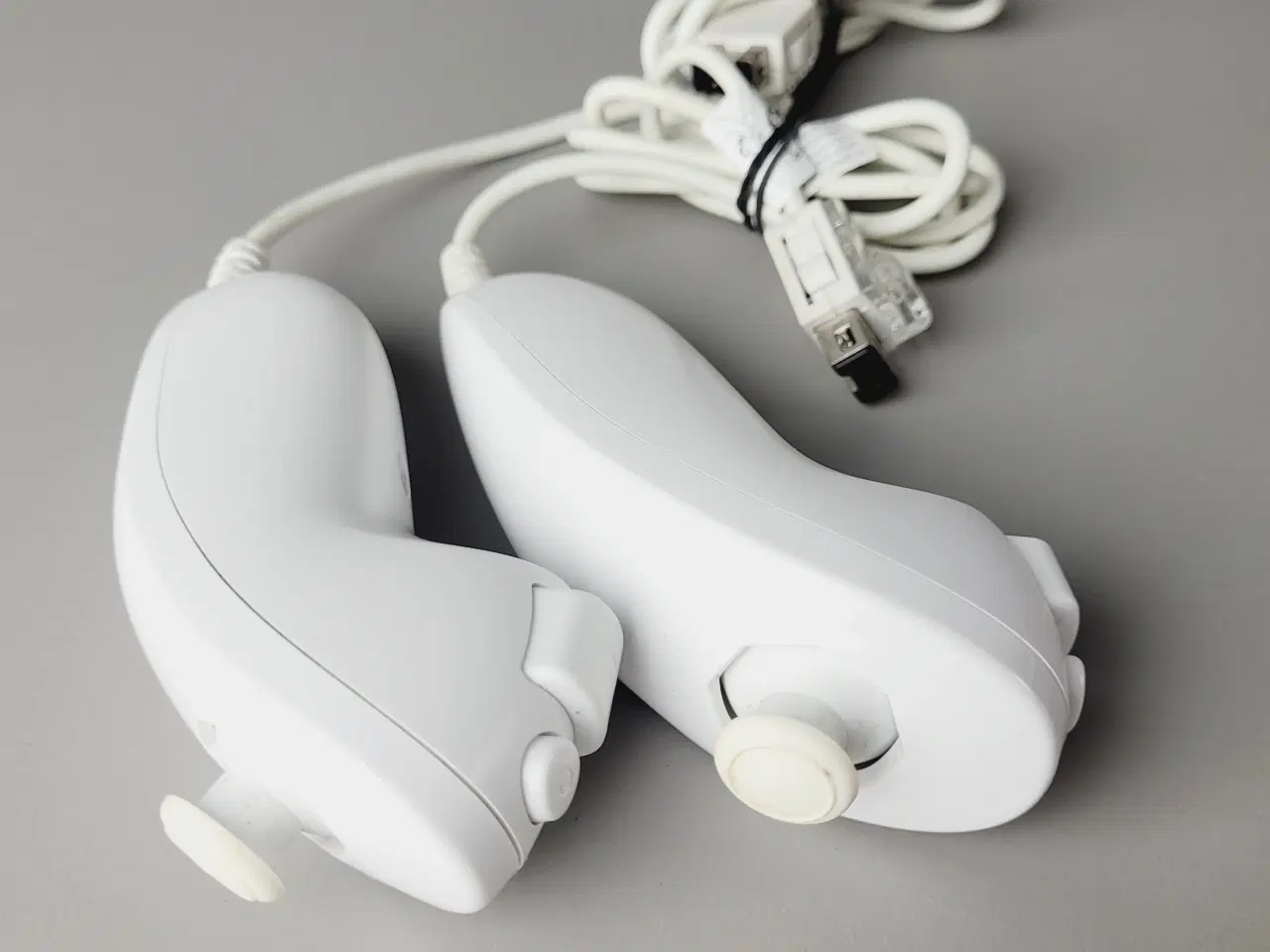 Billede 3 - ⭐️· 🎮 Originale Wii Nunchuk controllere (2 stk.) 