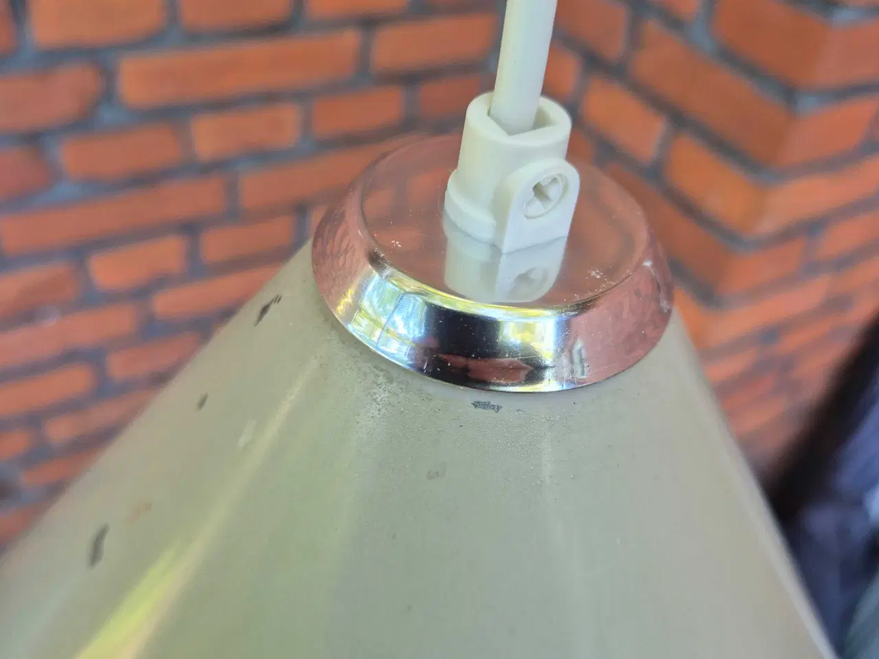 Billede 9 - Grå kegleformet retrolampe med fine perforeringer 