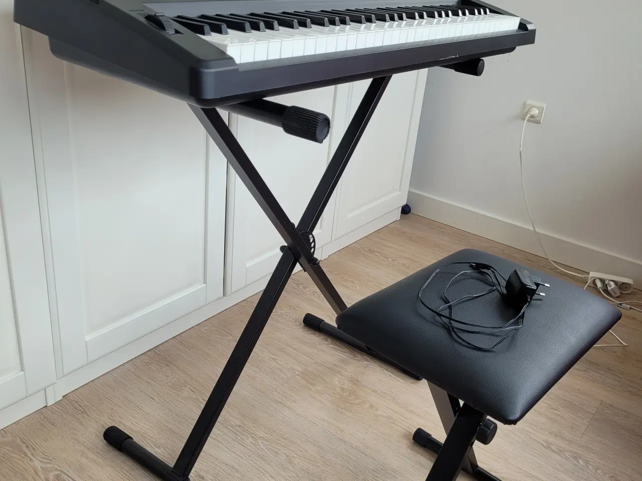 Billede 2 - Viva Chord Keyboard inkl. stativ og bænk
