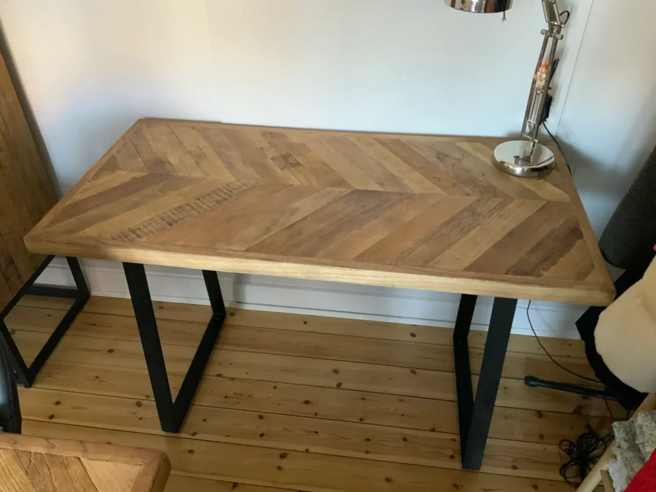 Billede 7 - Stort flot spisestuesæt. Bord, skænk og sidebord