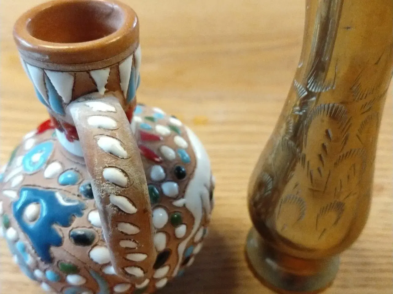 Billede 3 - 2 små  souvenir vaser
