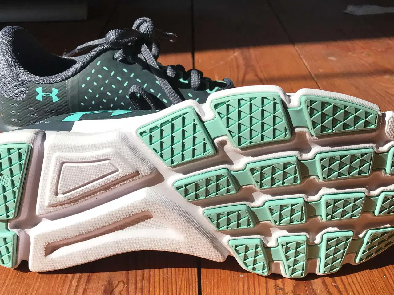 Billede 3 - Joggingsko Ubrugte fra Under Armour 36,5