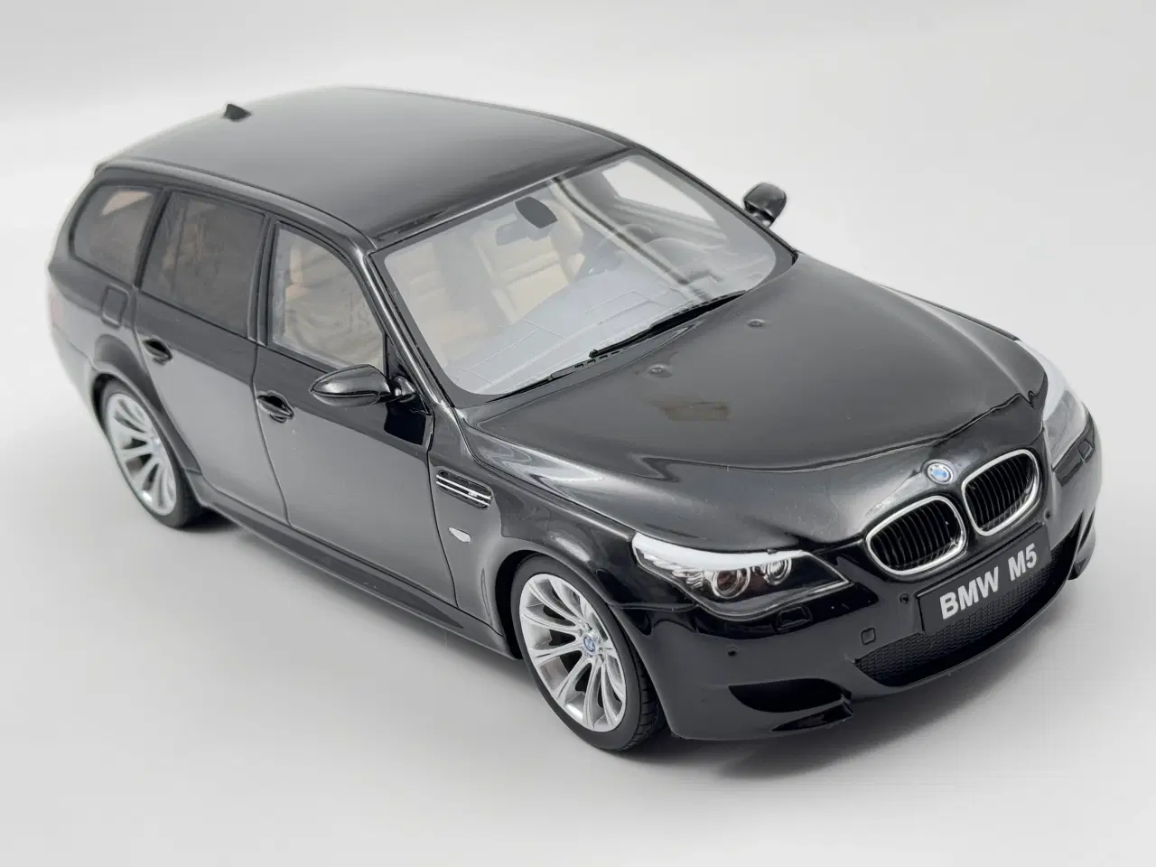 Billede 4 - 2005 BMW M5 E61 - Limited Edition - 1:18