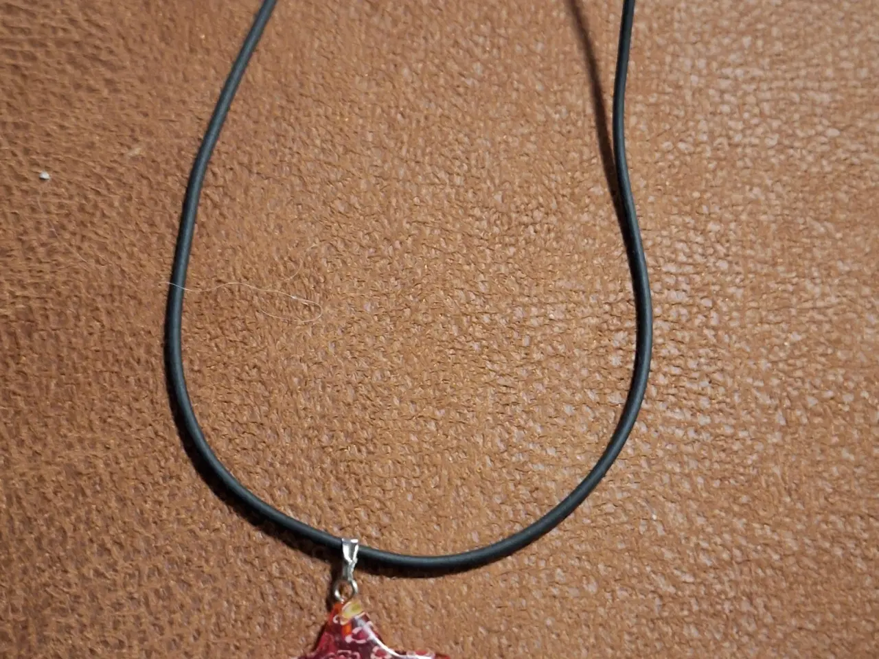 Billede 1 - Læder halskæde med stjerne.