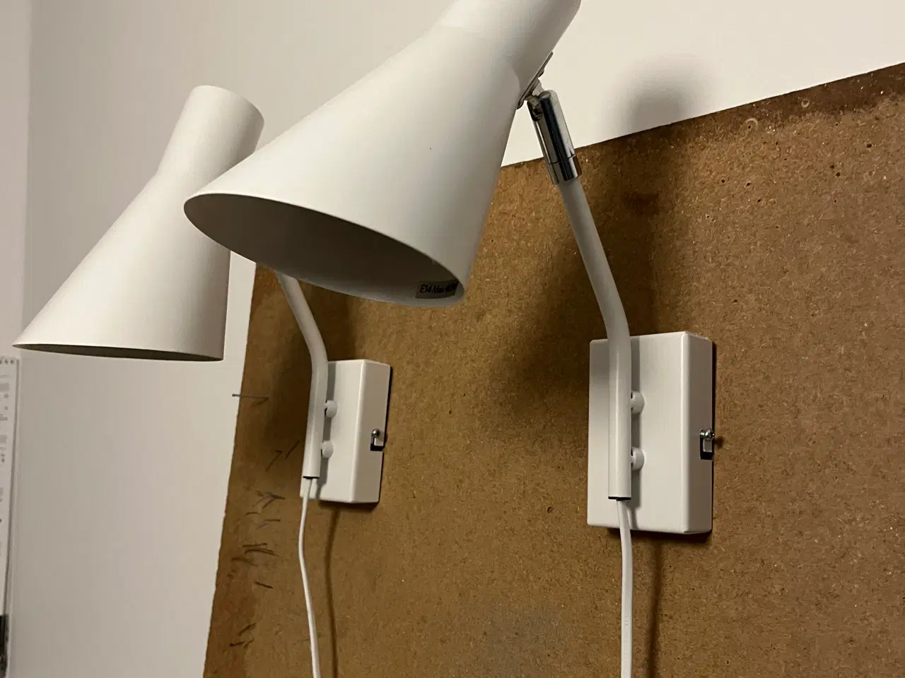 Billede 2 - 2 hvide væg lamper / lampet 