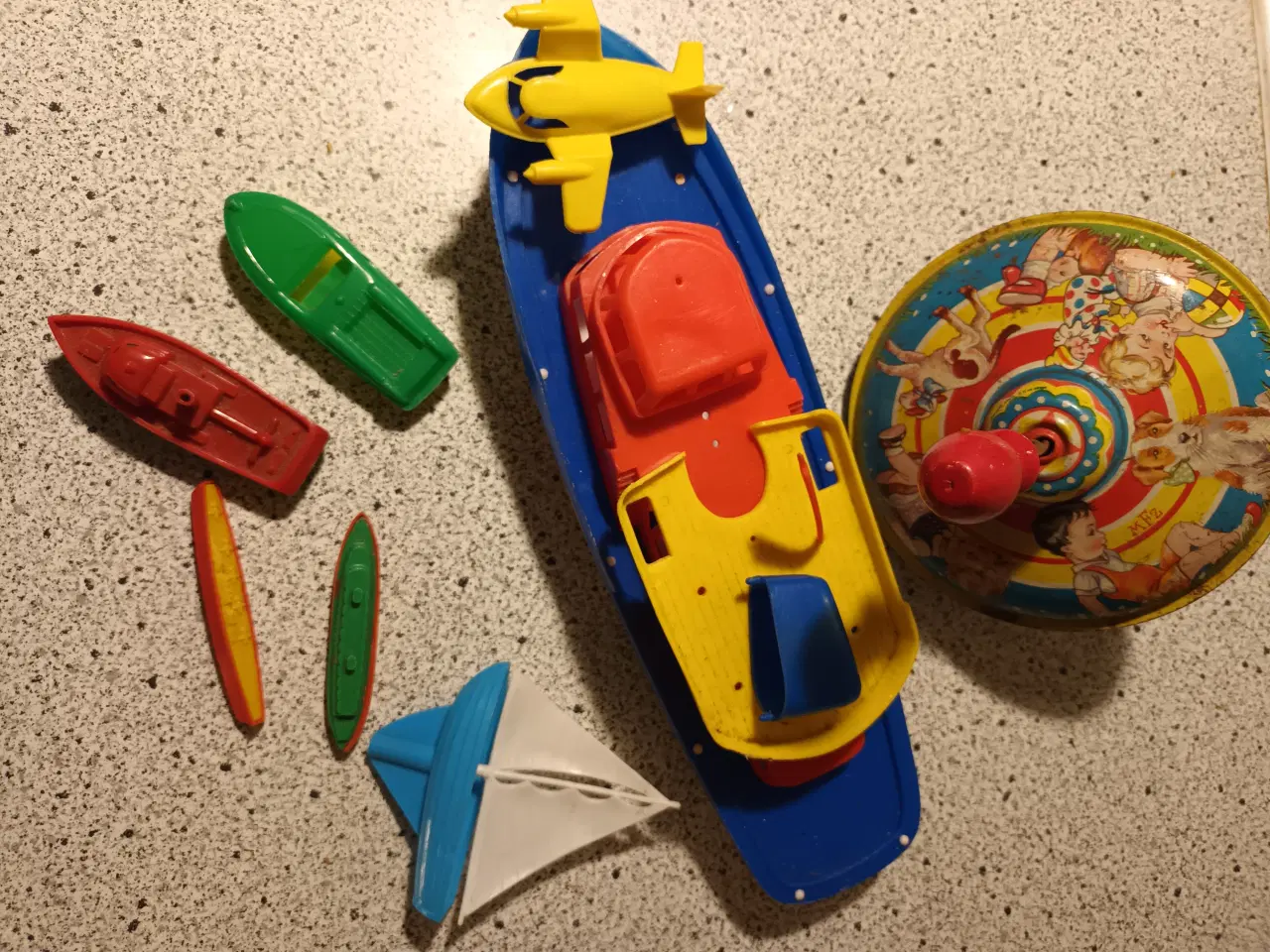 Billede 3 - Legetøjsbiler i plastik