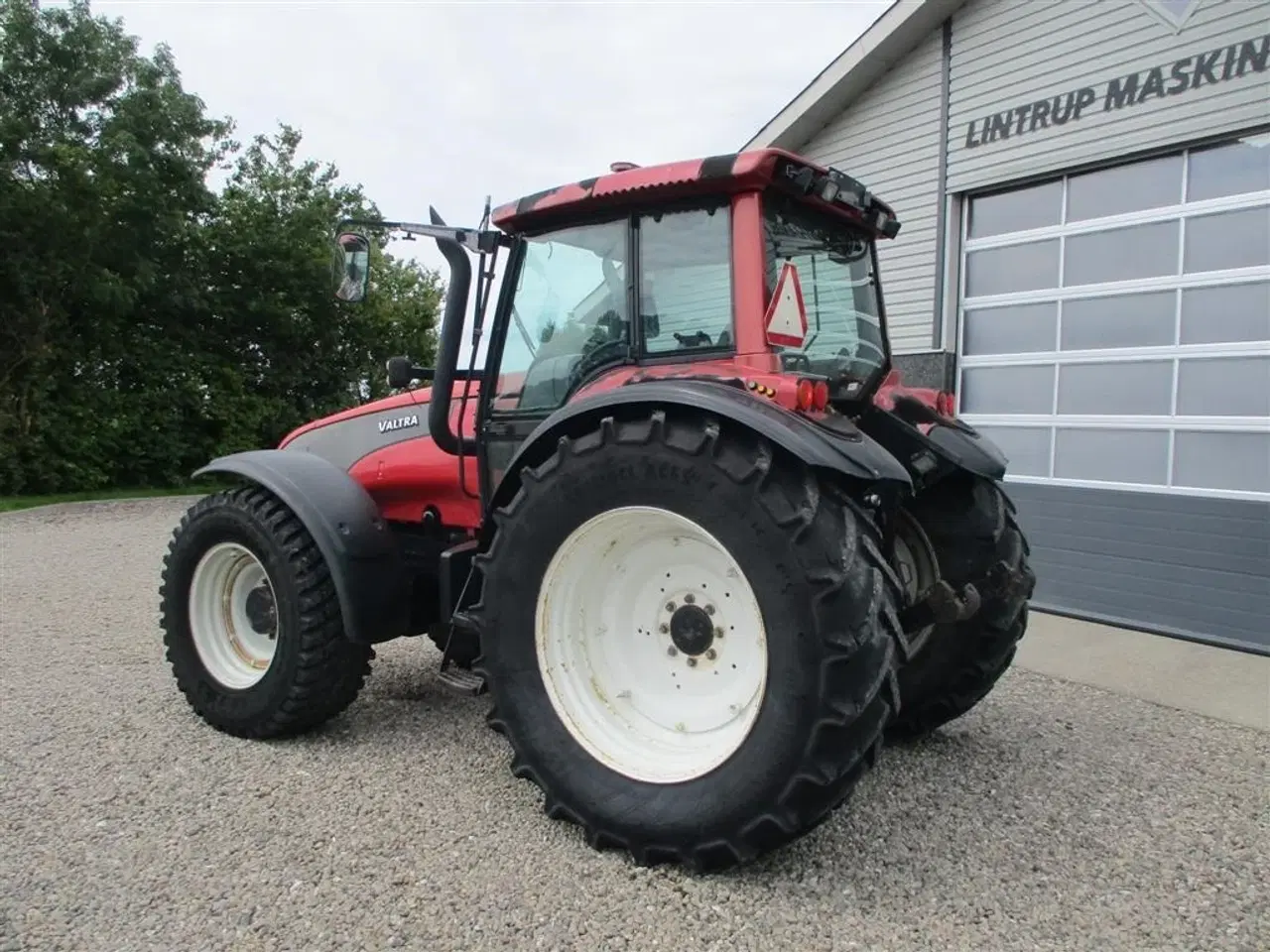 Billede 7 - Valtra T190 Med frontlift og affjedret foraksel