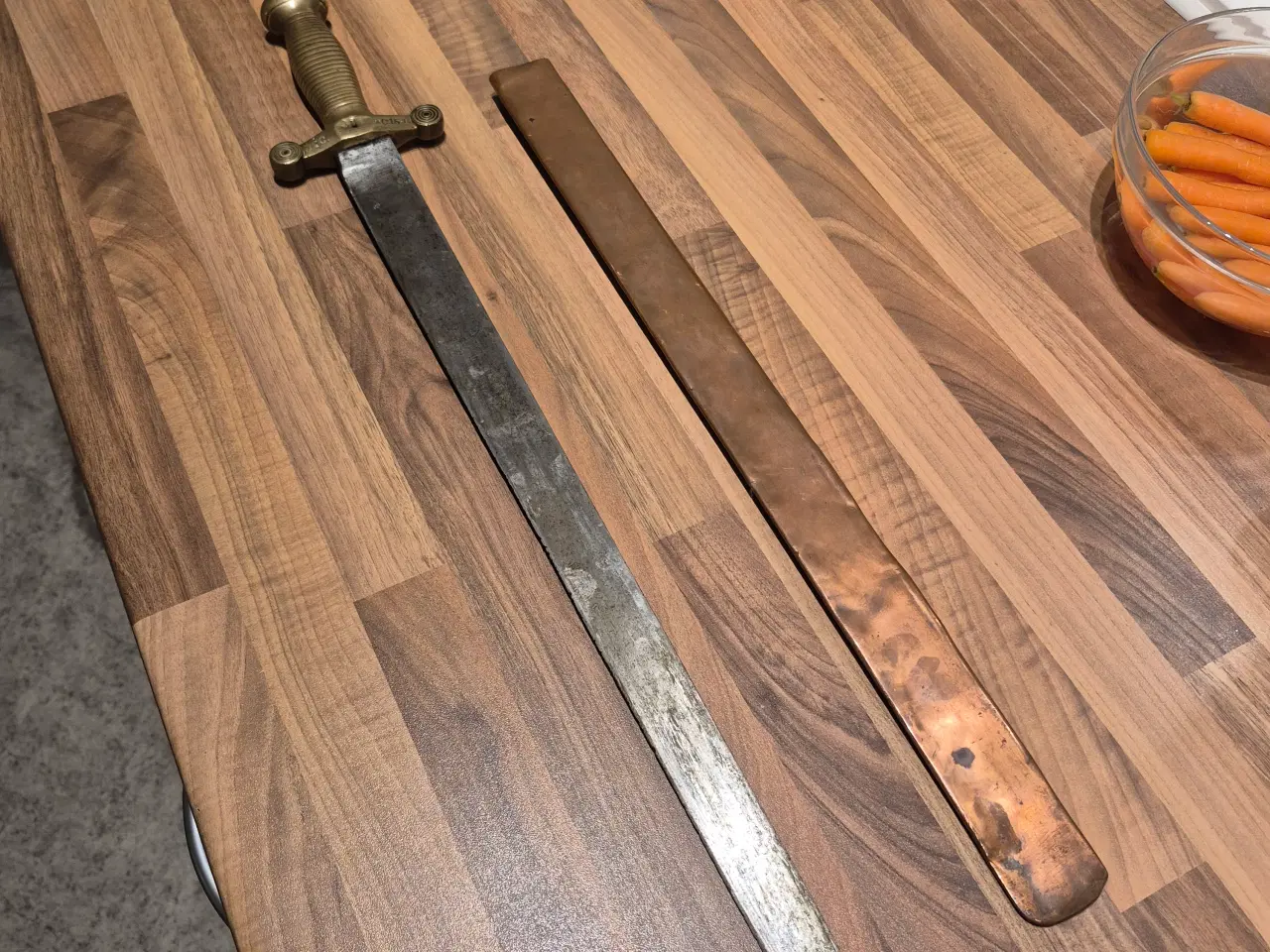 Billede 1 - Dansk fodfolks sidesværd - Gravkors fra 1848 -1864