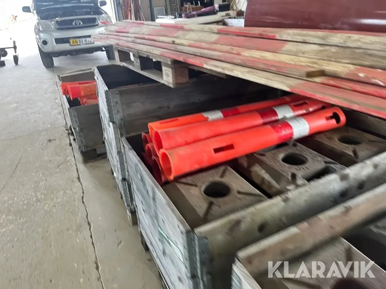 Billede 9 - Trafik kegler og udstyr 4 paller