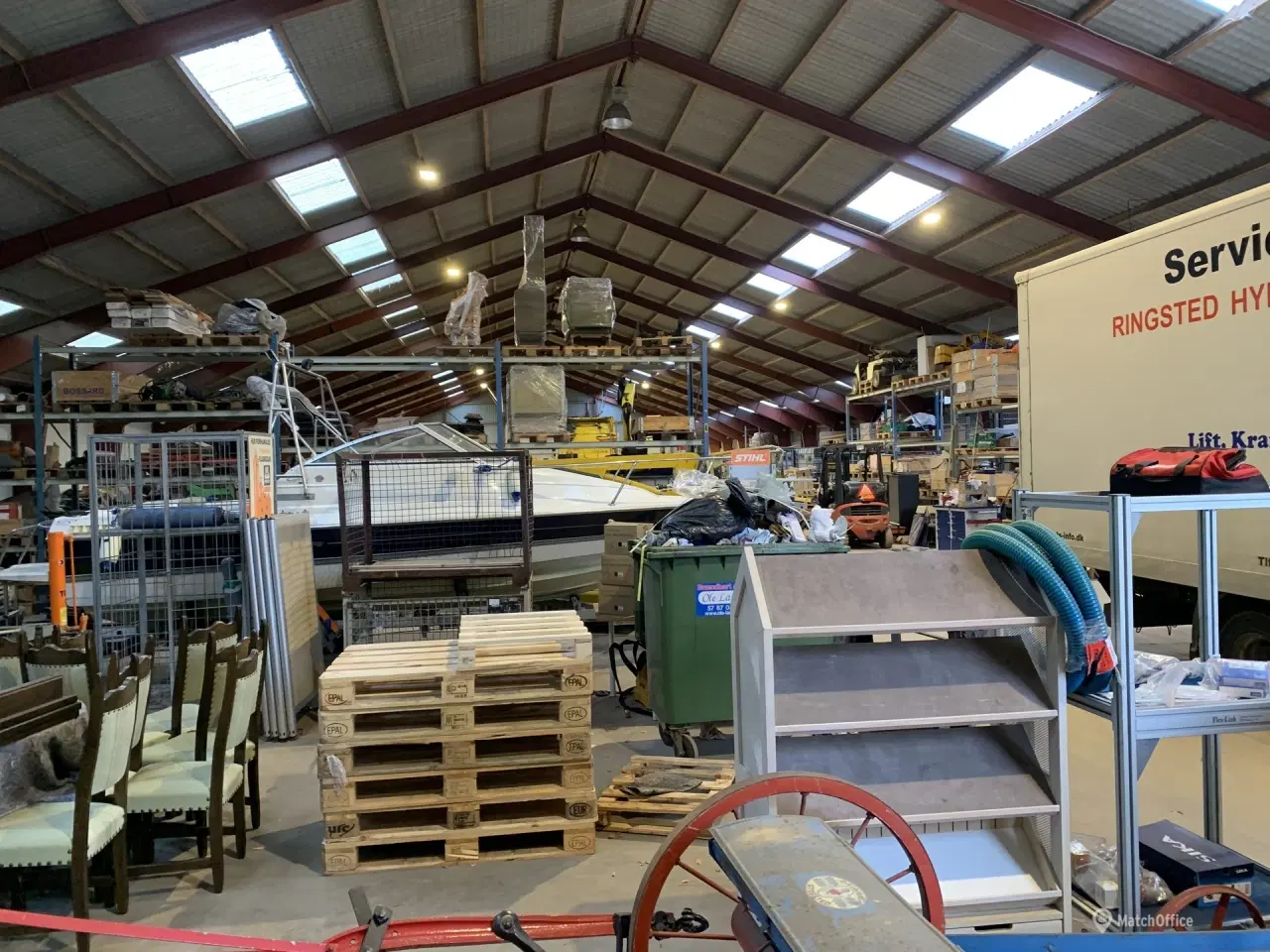 Billede 7 - Meget fin stor hal. Med fast gulv og uden søjler. med god beliggenhed