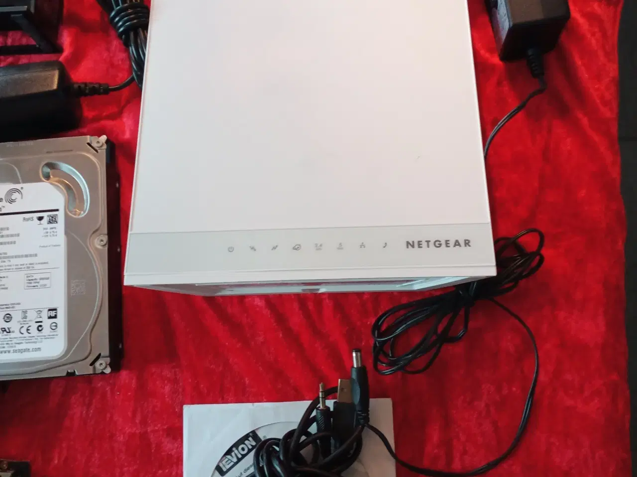 Billede 4 - kæmpe rode bunke af hardware og kabler