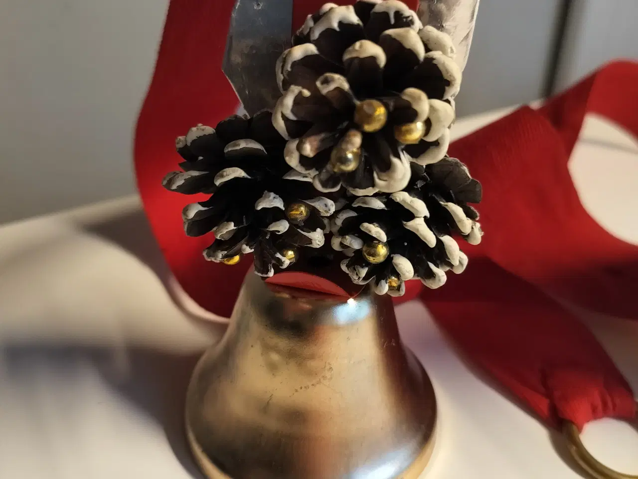 Billede 2 - Gammel julepynt. Gamle juleklokker med pynt