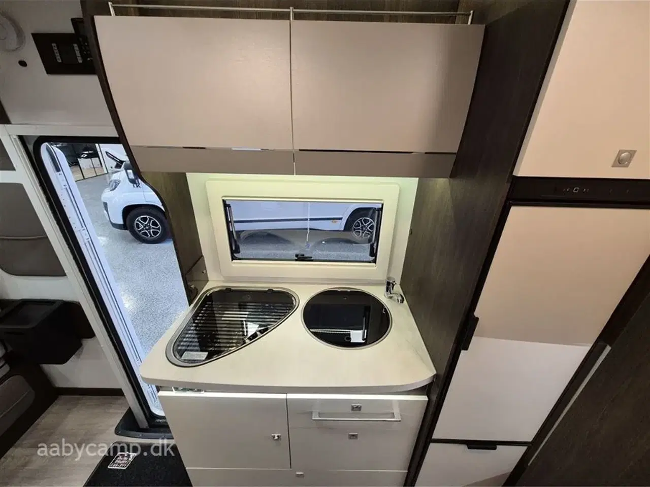 Billede 13 - 2021 - Benimar Tessoro 483 NK   Nk pakke. Markise. solcelle. Lithium Batteri. 2000w inverter. Maxxfan. udv. gas og bruseudtag. Duo-control. undervognsbehandlet. KUN 28,000 KM!!