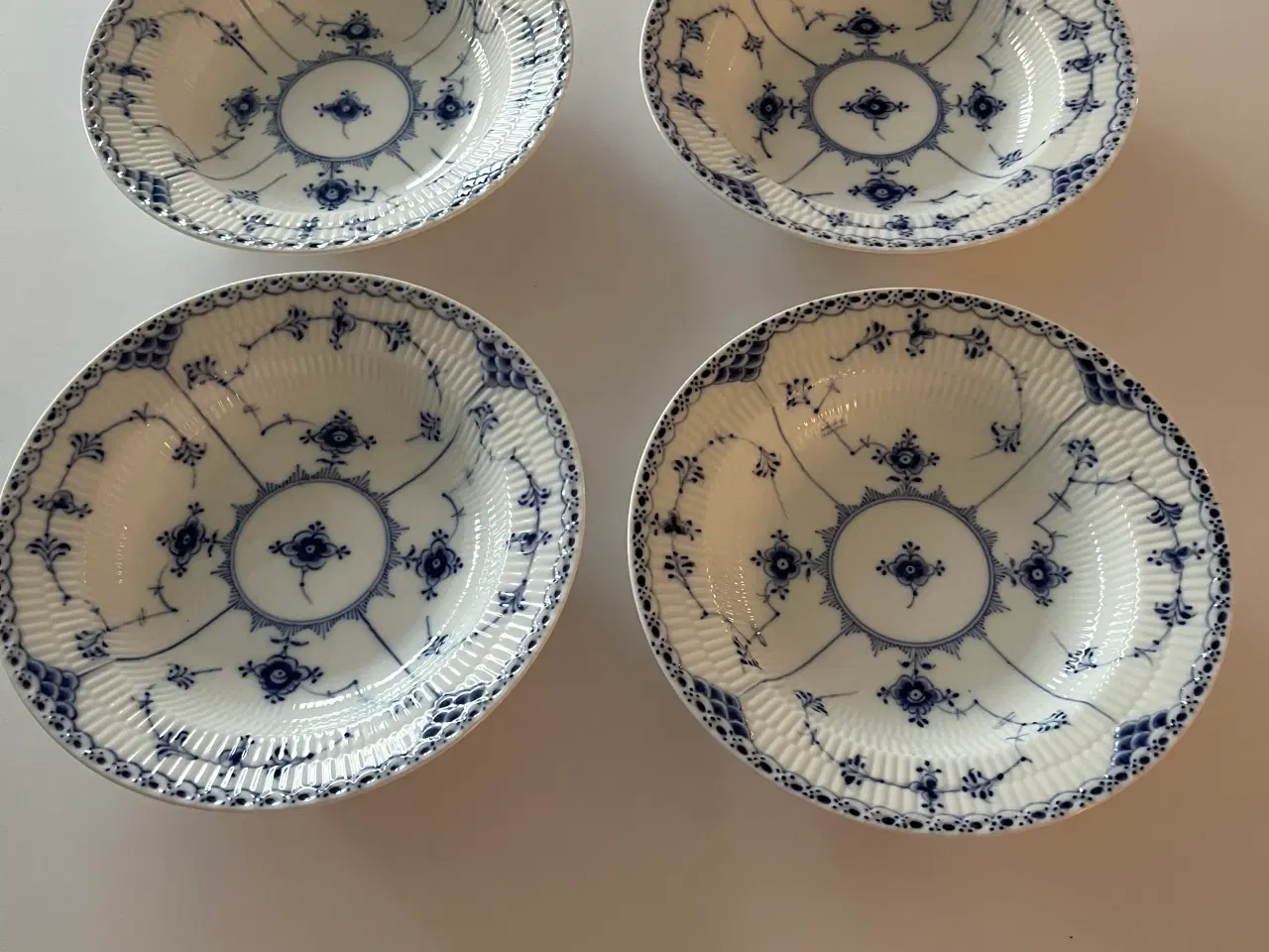 Billede 1 - 4 stk dybe musselmalede tallerkner 