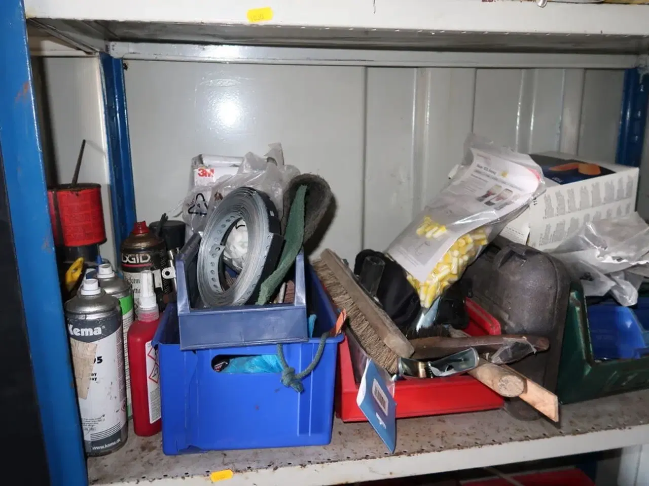 Billede 4 - 2 fag lagerreoler med div. Værktøj og varelager