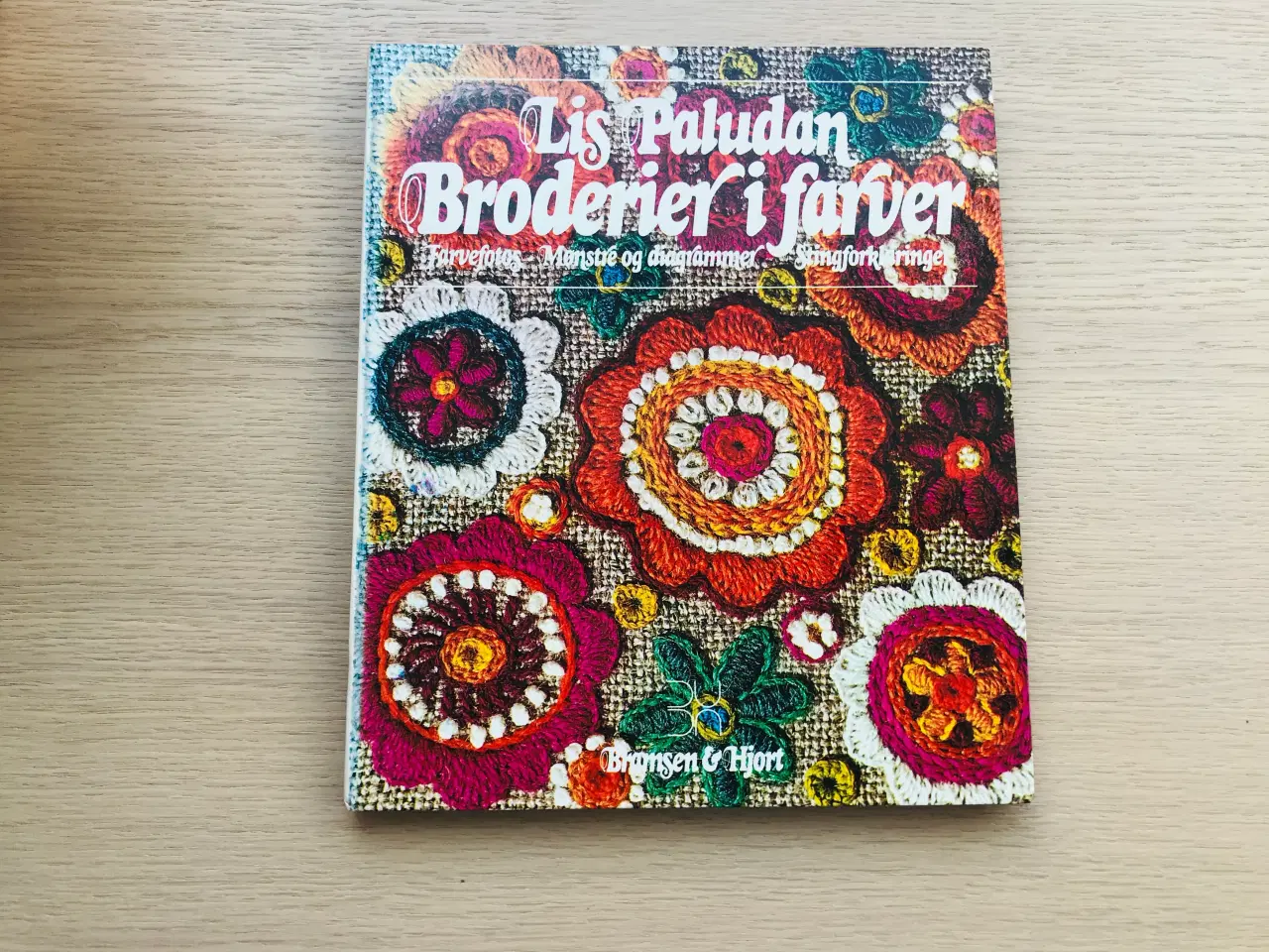 Billede 1 - Broderier i farver - Lis Paludan