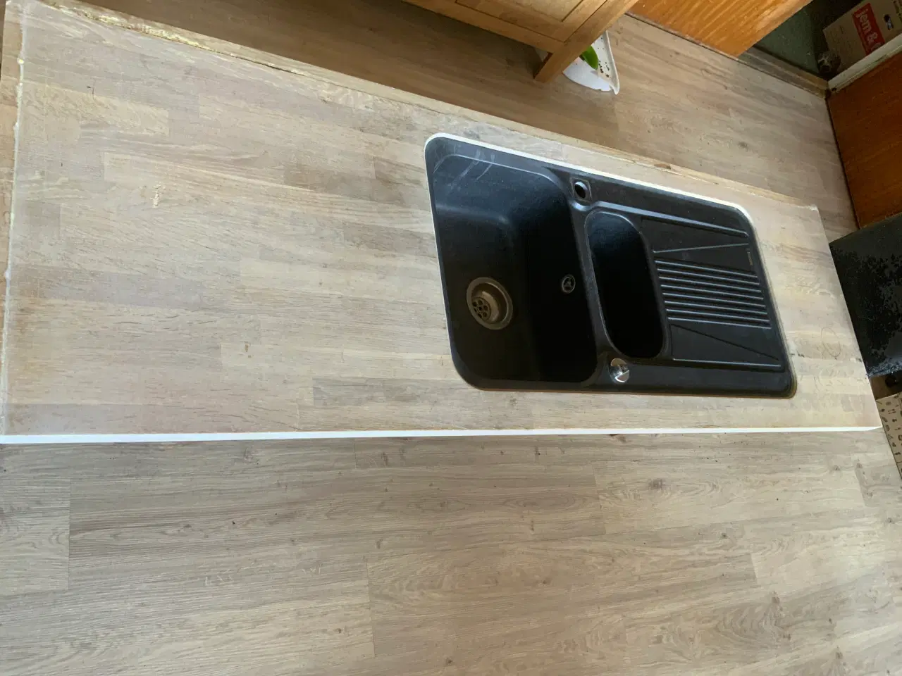 Billede 1 - Massiv bordplade med vask 
