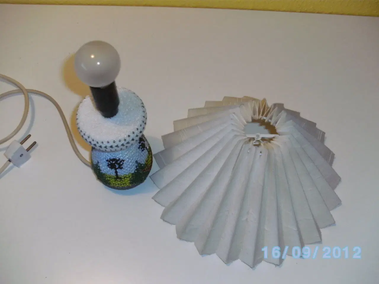Billede 2 - bordlampe med perler