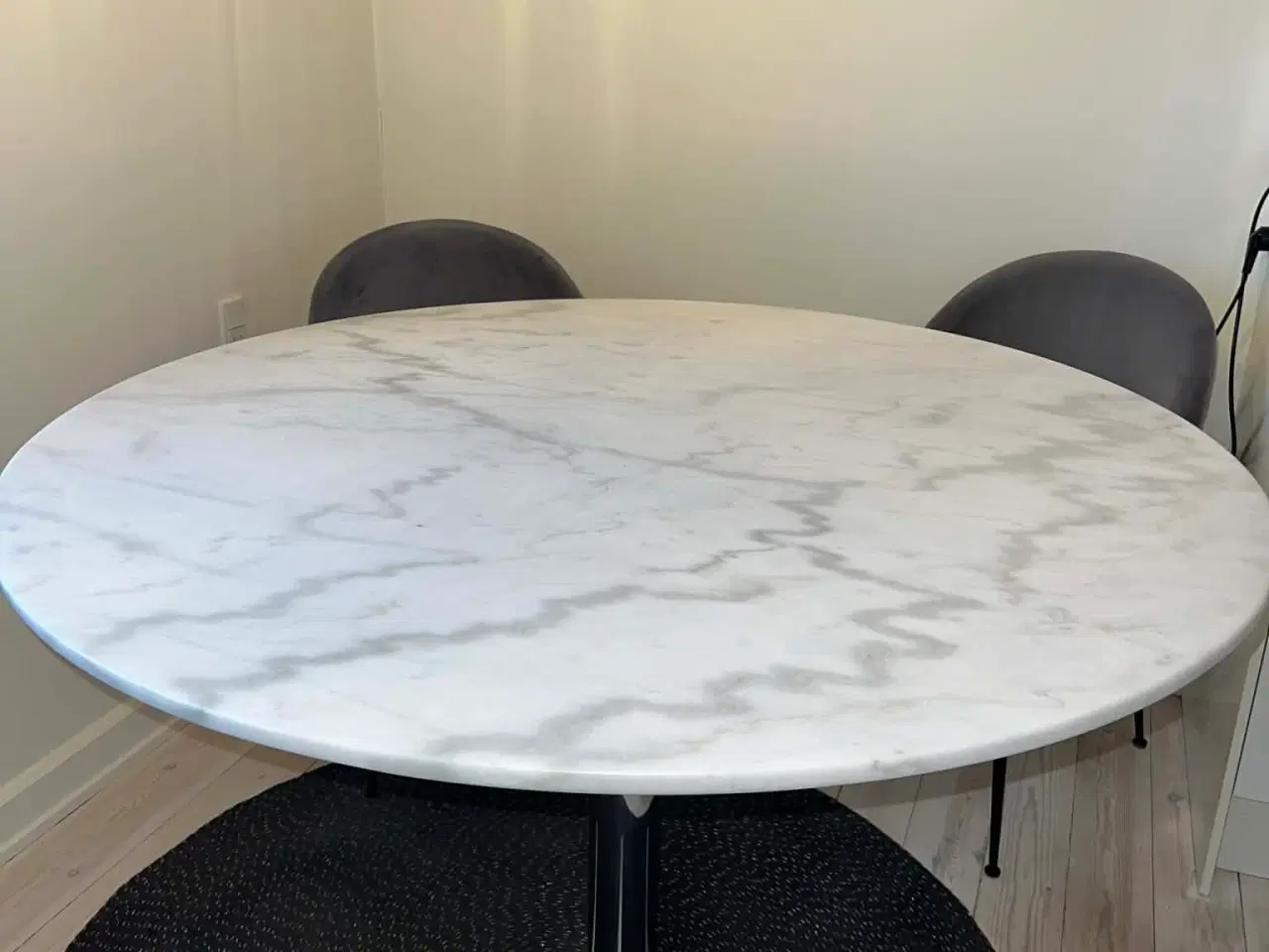 Billede 1 - Spisebord med ægte marmorplade og stel i rustfrit 