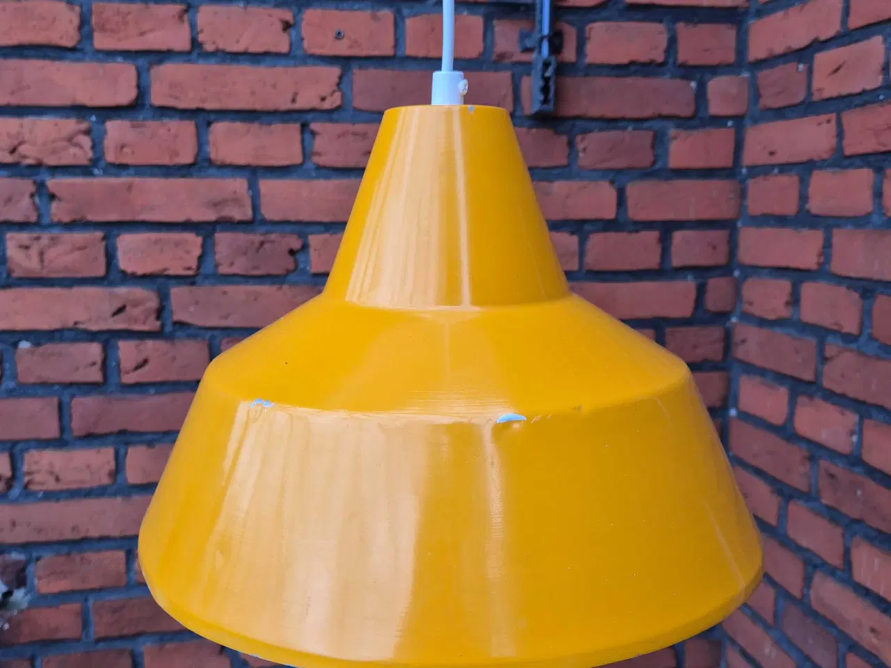 Billede 1 - Herlig gul værkstedspendel 
