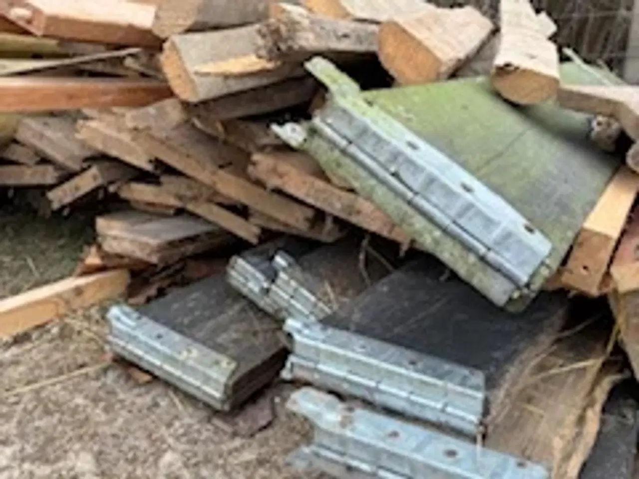 Billede 13 - Diverse træmateriel og stolper