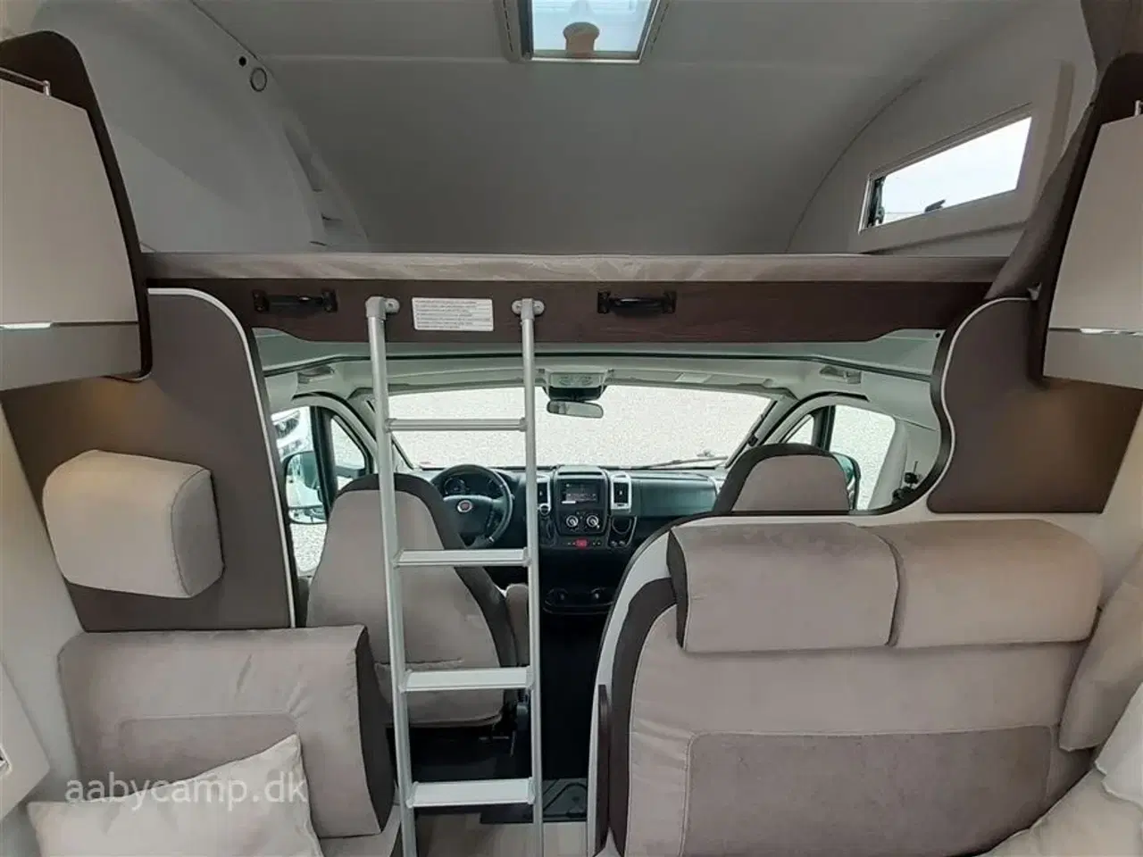 Billede 9 - 2021 - Benimar Sport 323 NK   Den Perfekte Familie camper. NK pakke. automatgear. solceller. Bemærk kun 20,000 Km !!!!