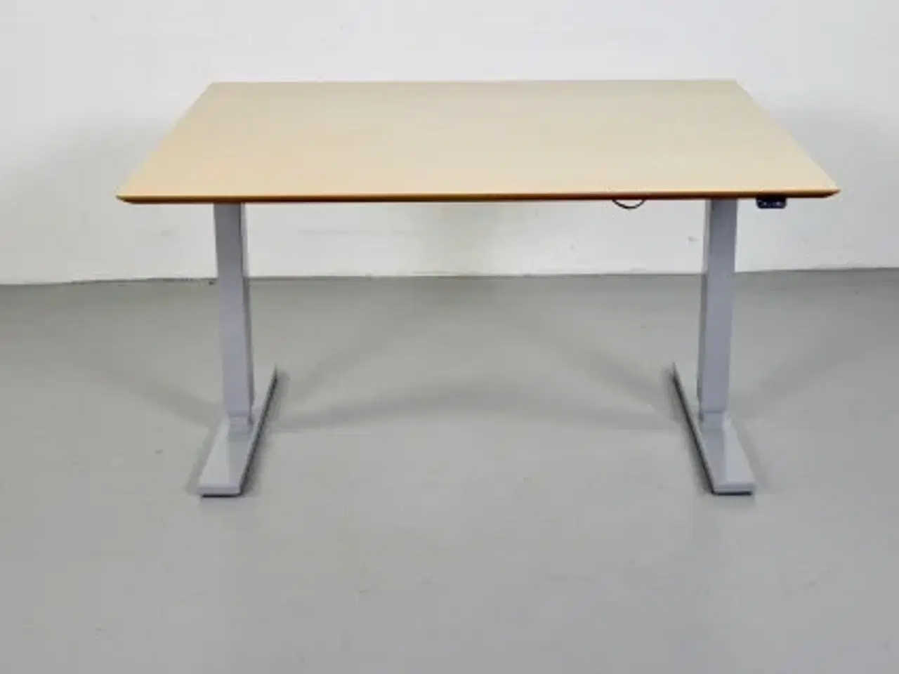 Billede 1 - Scan office hæve-/sænkebord med birkelaminat, 120x110 cm.