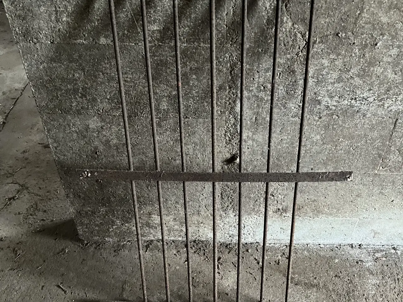 Billede 4 - Vindues gitter til hestestald 