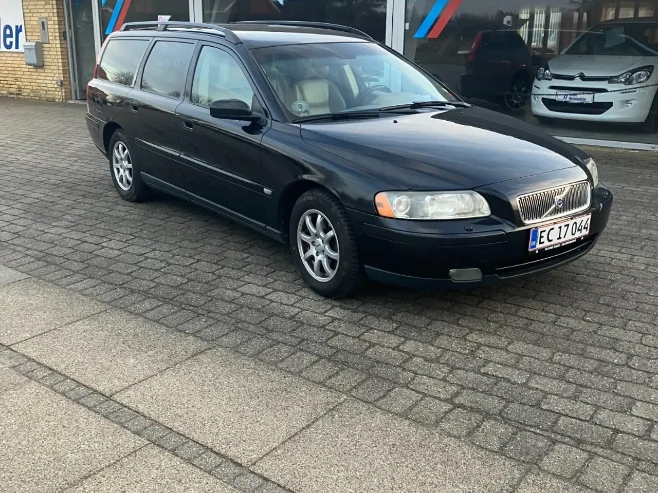 Billede 1 - Volvo V70 2,4 140 Momentum aut.