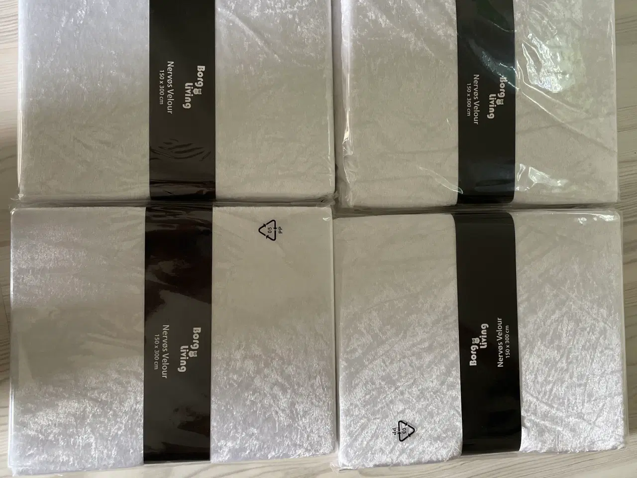 Billede 1 - 4 stk. Nervøs velour fra Borg Living