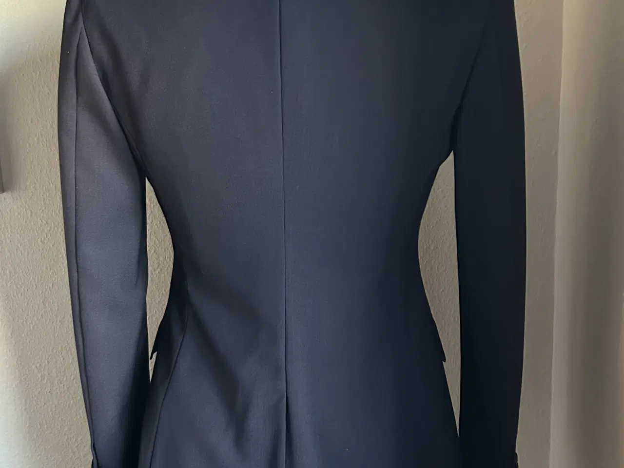 Billede 3 - Super flot jakkesæt til kvinder.