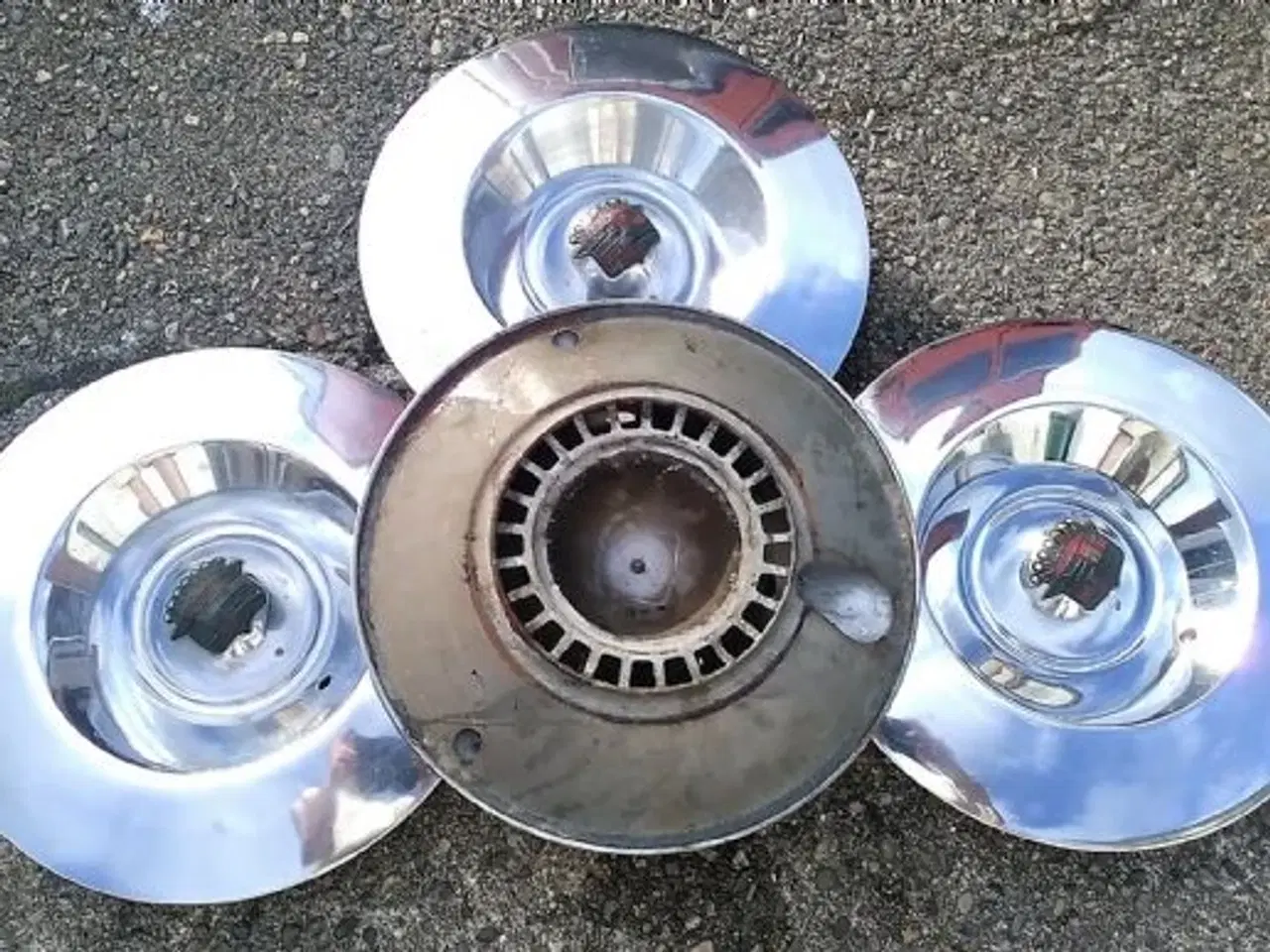 Billede 4 - Navkapsler Cadillac 1953.