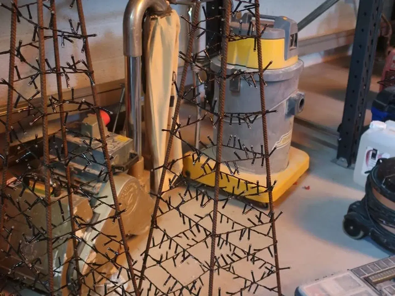 Billede 3 - 2 stk. lysjuletræer