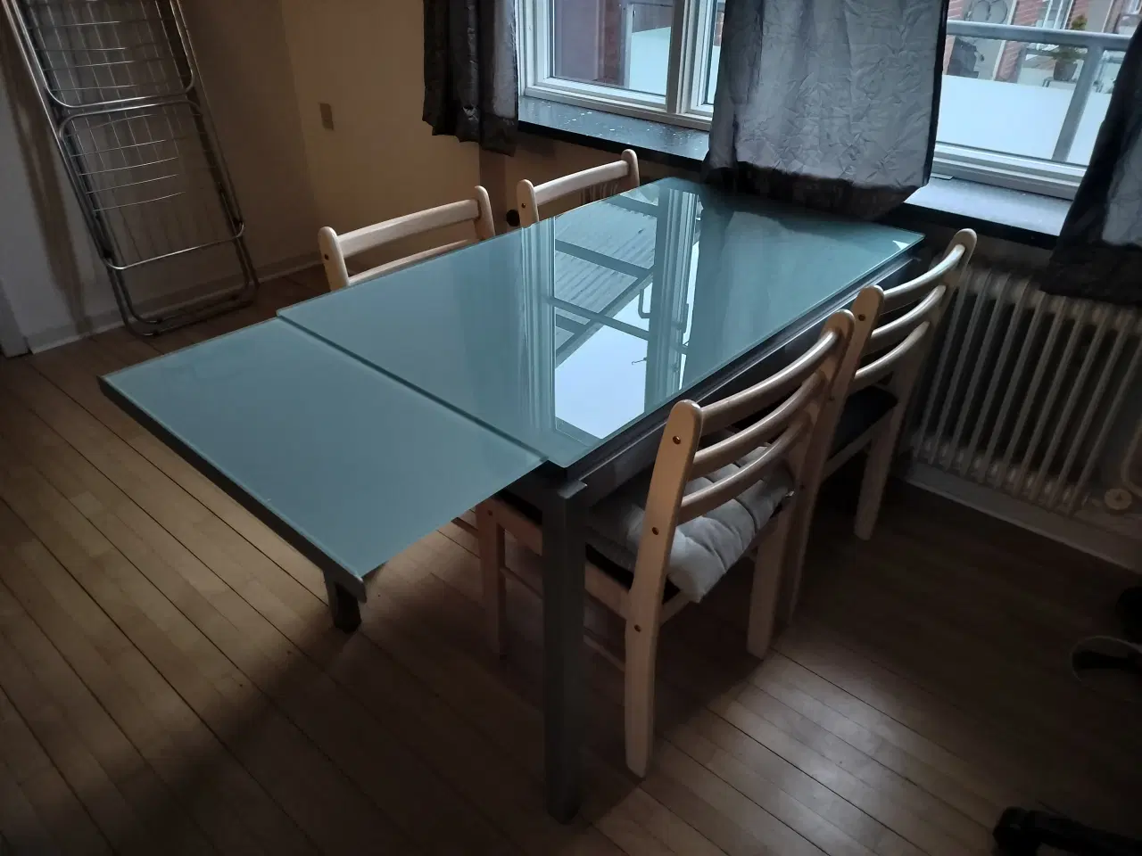 Billede 1 - Metal/glas bord med ekstra plade plus 4 stole