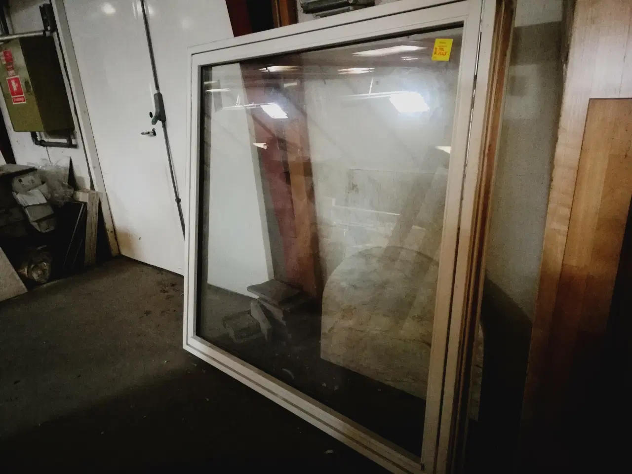 Billede 1 - NYT TOPHÆNGT VENDEVINDUE B 157X H 151 KR. 2400