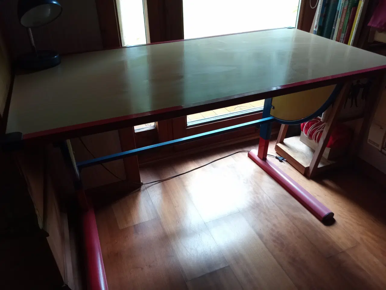 Billede 1 - Børneskrivebord/variabelt 