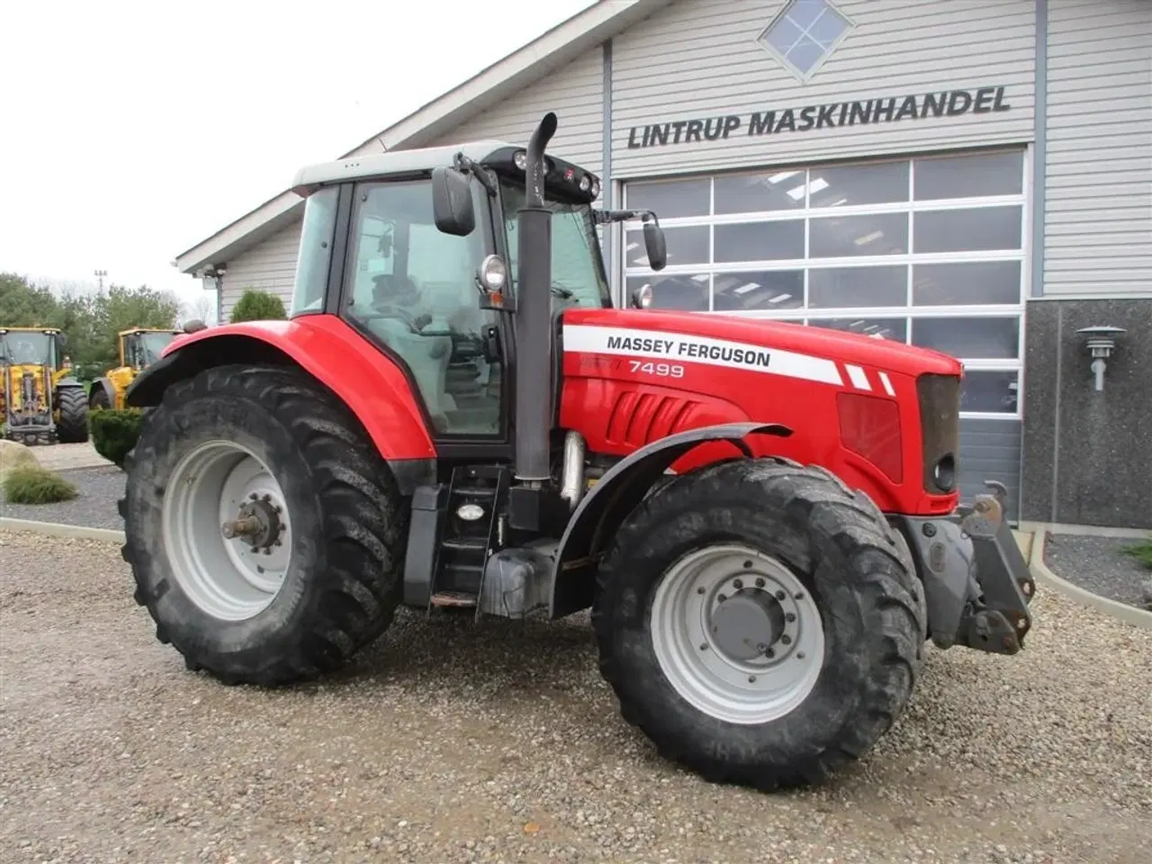 Billede 18 - Massey Ferguson 7499 Dyna VT med 4stk fabriksnye dæk til. Den er med frontlift, affejederet foraksel og affejederet kabine på