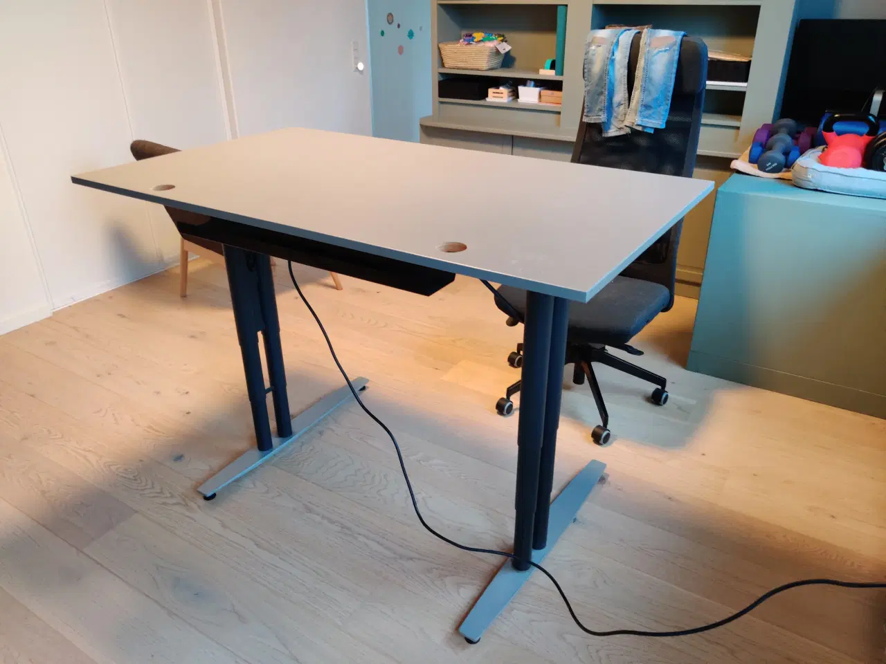 Billede 4 - Arbejdsbord med Hæve/Sænke.