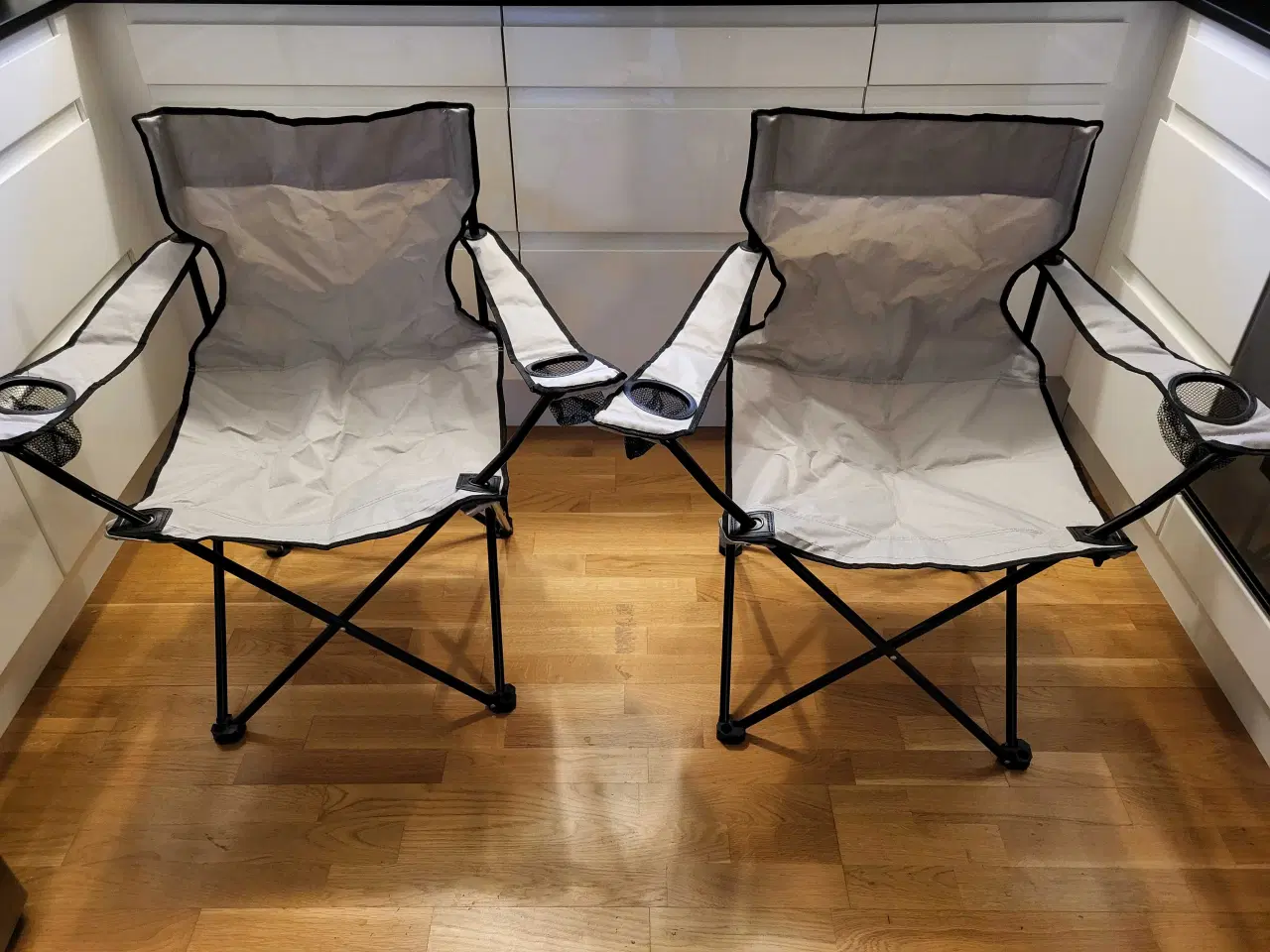 Billede 1 - To grå festival-stole