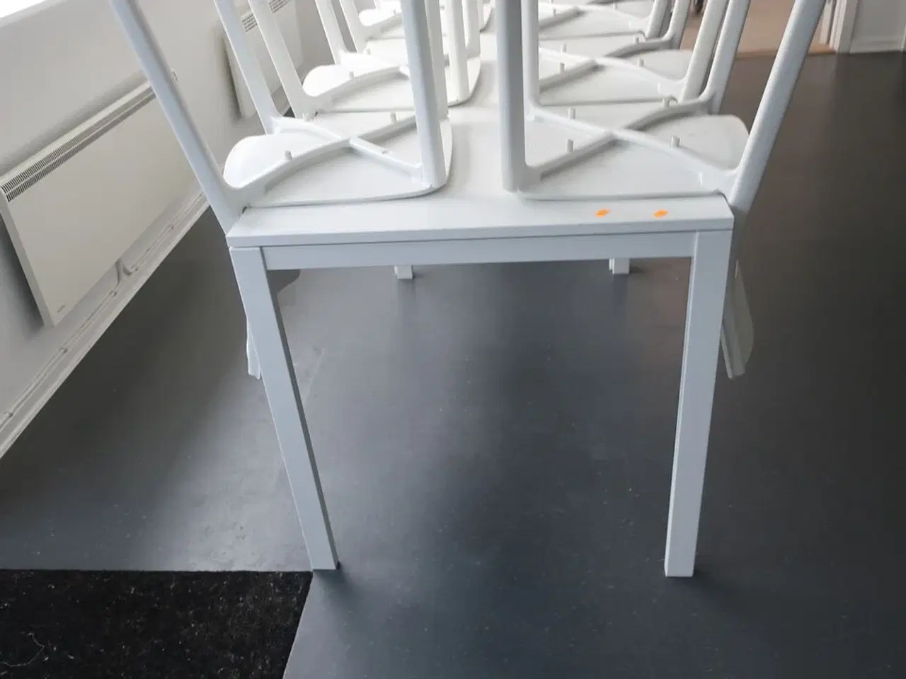 Billede 3 - 4 stk. spiseborde samt 15 stk. stole