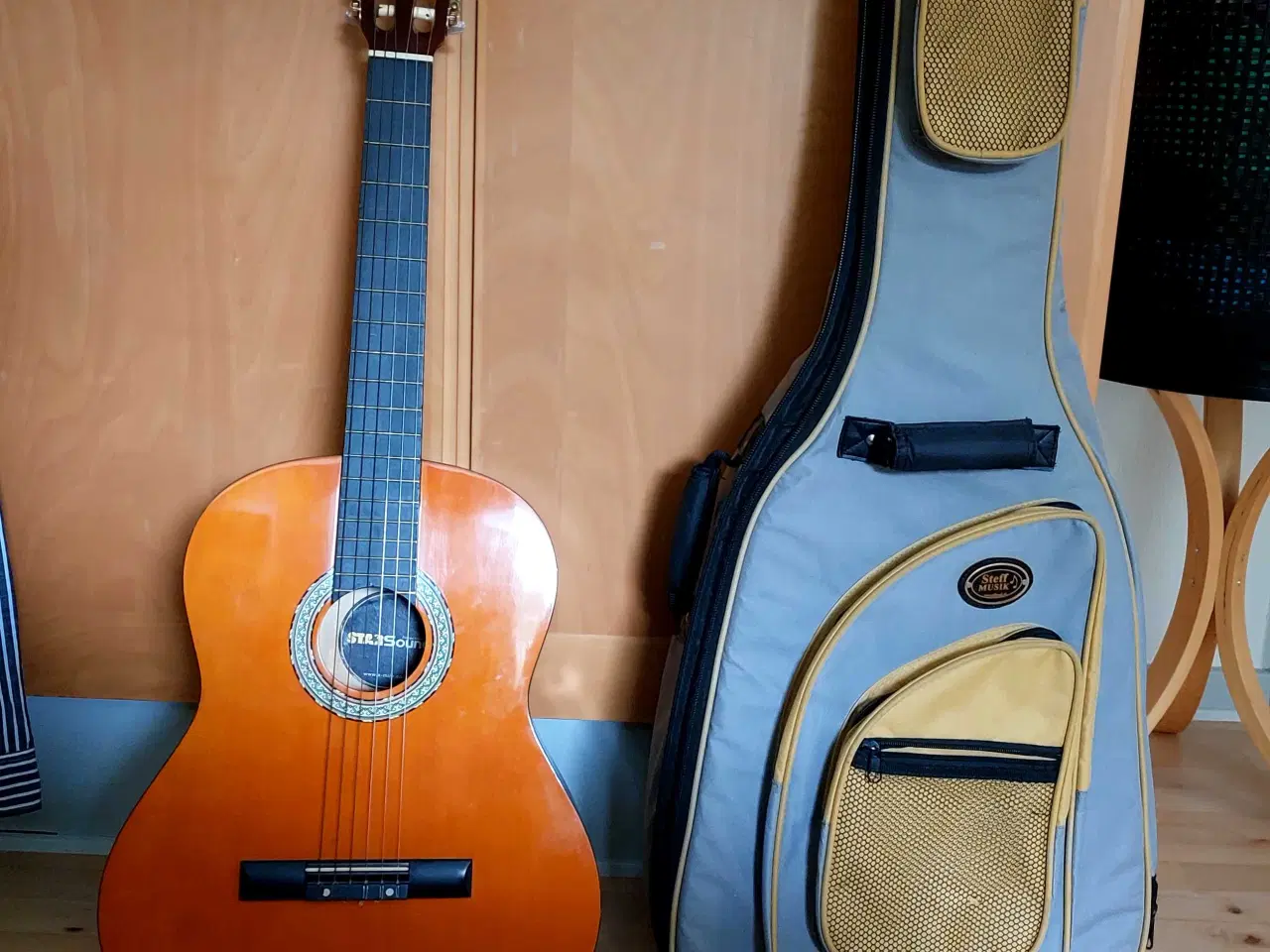 Billede 1 - Guitar + etui, pæn (begynder) 