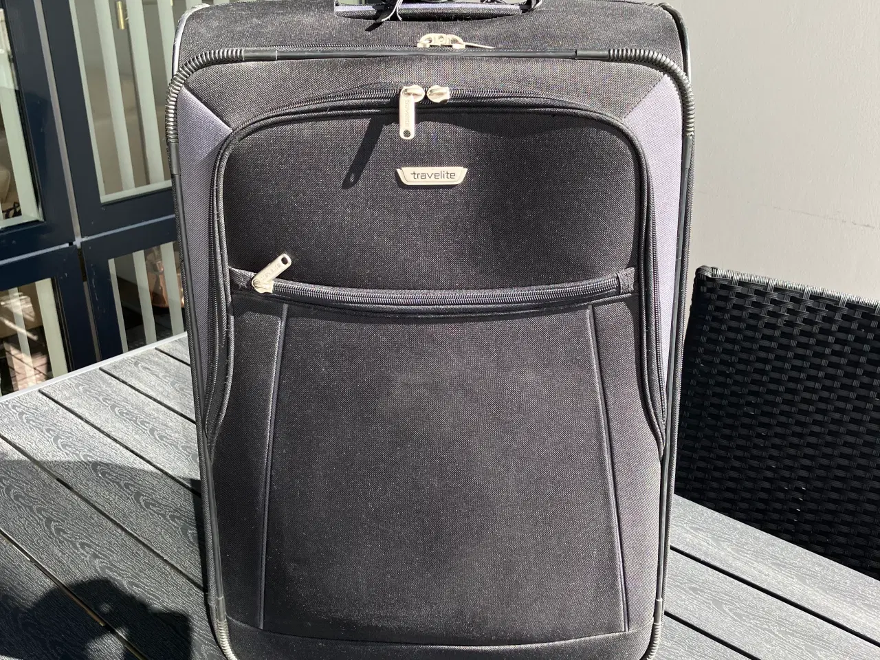 Billede 1 - Kuffert mrk. Travelite, udv. mål 40x60x 23 cm med 