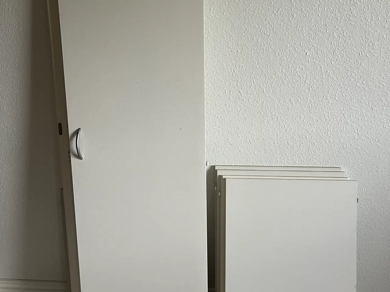 Billede 3 - Gratis garderobeskabe med tilbehør